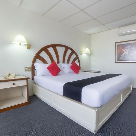 Capital O Hotel Casa Real Celaya Celaya  Kültér fotó